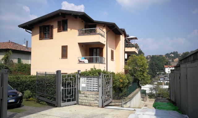 La palazzina via Postumia in cui è avvenuta l’evacuazione di qualche ora