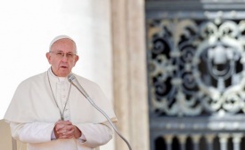 Papa: il cristianesimo rischia di sparire dal Medio Oriente