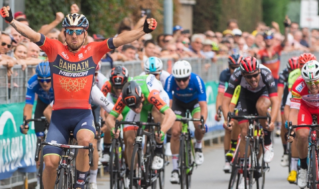 L’arrivo trionfale di Sonny Colbrelli (Pubblifoto)