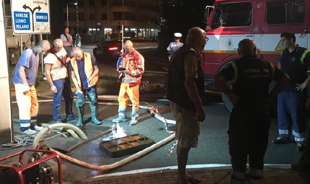 Il chiusino “saltato” in via Garibaldi (Blitz)