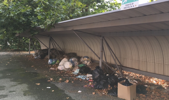 Le immagini del degrado all’ingresso del vecchio ospedale di Legnano
