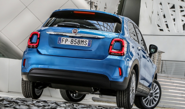Il nuovo modello offre per la prima volta su una Fiat una famiglia completamente nuova di motori FireFly Turbo benzina, a 3 e 4 cilindri, che garantiscono piacere di guida e consumi ridotti fino al 20% in meno e una silenziosità migliorata del 20% rispett