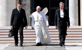 Abusi, Papa invita fedeli a preghiera: diavolo non prevalga