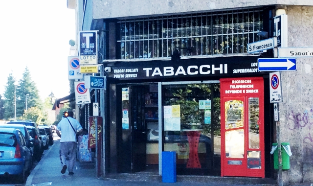 Saronno razzia di sigarette in tabaccheria | La Prealpina
