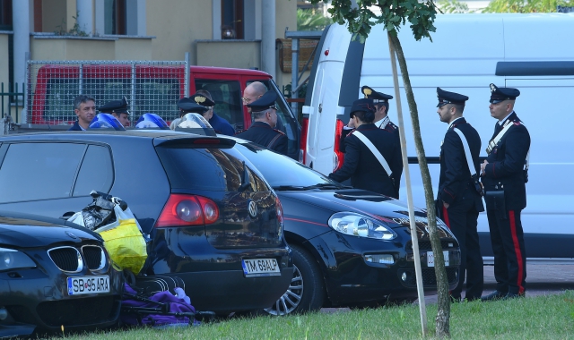Un’immagine dello sgombero nella palazzina di via Campaccio
