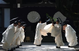 Giappone, prete capo Yasukuni si dimette: ha criticato Imperatore