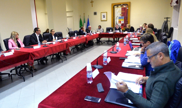 Il Consiglio comunale di Tradate ha sancitola decadenza di Dario Galli da sindaco (Blitz)