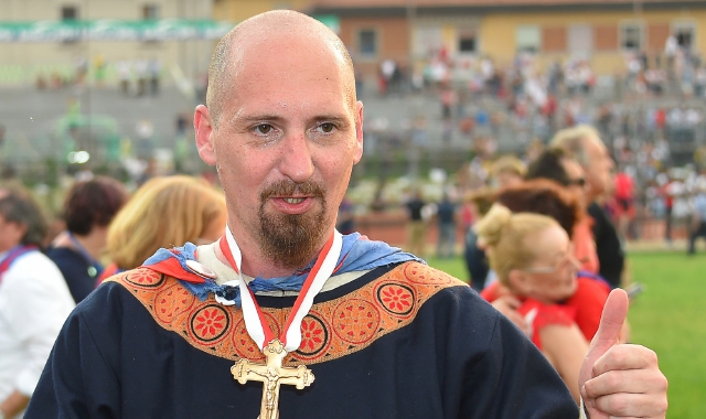 Cristian Parini con la Croce pettorale conquistata dopo la vittoria al Palio 2018