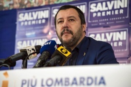 Salvini all'Eliseo: vogliamo nomi immigrati lasciati nel bosco