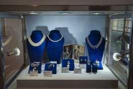 A Londra in mostra i gioielli di Maria Antonietta, regina di Francia