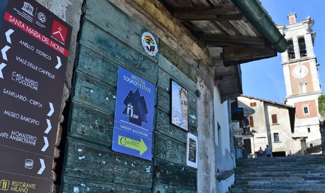 «Poche segnalazioni per monumenti e parcheggi al Sacro Monte», sostengono gli Amici del borgo (foto Blitz)