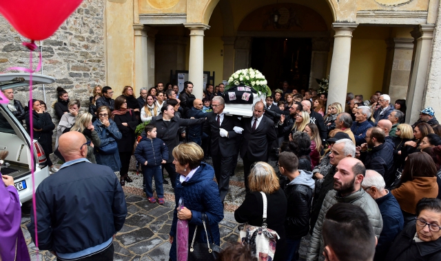 I funerali di Michela Lorusso, morta in un incidente nel Comasco (Foto Blitz)