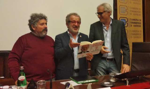 Roberto Maroni tra Marco Giovannelli e Maurizio Lucchi