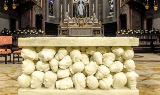 Il nuovo altare della basilica di Gallarate (Blitz)