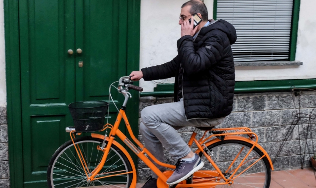 Polemiche sulle multe ai ciclisti che telefonano (Blitz)
