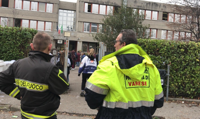 La scuola trema, tutti in fuga