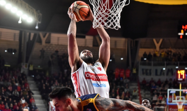 Scrubb va a canestro