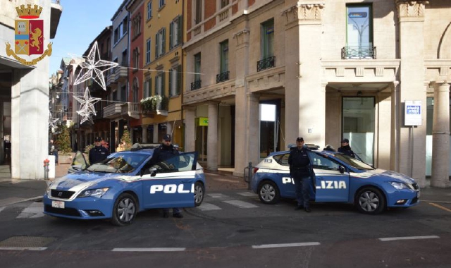 Picchia la compagna. Arrestato