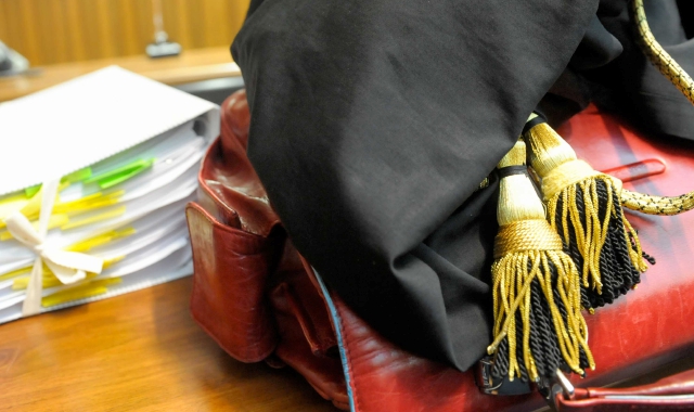 Assicuratore truffò dentista: a processo