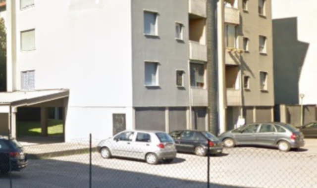 I palazzi Aler di via Girardi, cuore del rione Canazza (foto Pubblifoto)