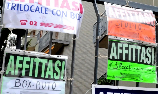 Il problema della casa continua ad assillare un centinaio di famiglie che abitano in città (Archivio)
