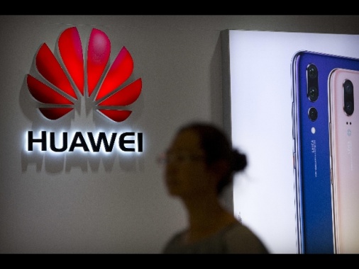 Huawei, Cina agli Usa: 'basta isteria'