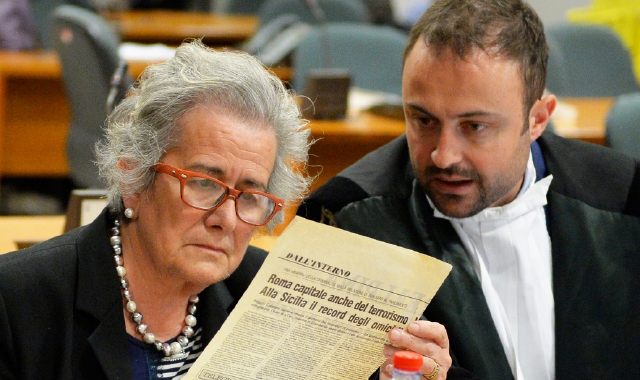 Paola, la mamma di Lidia Macchi, e l’avvocato Daniele Pizzi