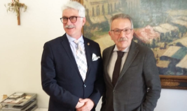 Franco Colombo e Gianbattista Fratus insieme a Palazzo Malinverni