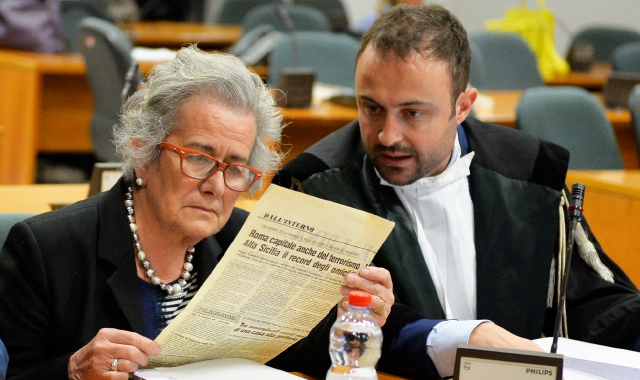L’avvocato Daniele Pizzi con la mamma di Lidia Macchi, Paola