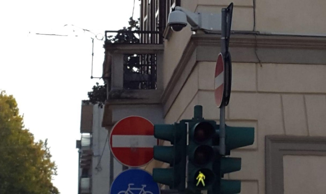 Telecamera rotta in sostituzione all’incrocio di via Cavour