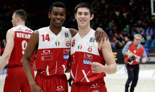 Francesco De Capitani e Federico Ferraris, classe 2002 debuttanti domenica in serie A con la maglia di Milano (foto olimpiamilano.com)