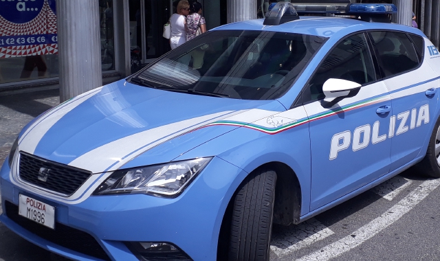 All’Ovs di piazza Monte Grappa è intervenuta la Volante che ha bloccato un uomo senza fissa dimora