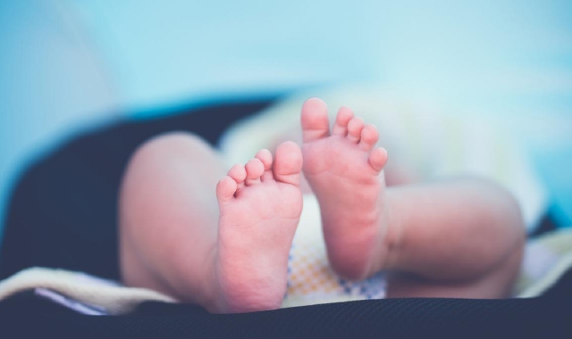 Una bimba è nata nell’auto di papà
