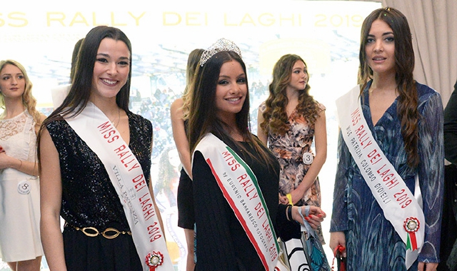 Beppe Freguglia ed Eugenio Barbaresco con Greta Beraldo, eletta Miss Rally Laghi 2019 (foto Simone Spagnuolo)