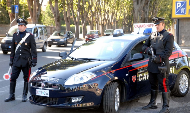 I carabinieri di Saronno avevano intimato all’uomo di fermarsi