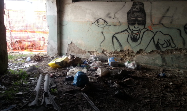 Il degrado all’interno dell’ex setificio Andreae