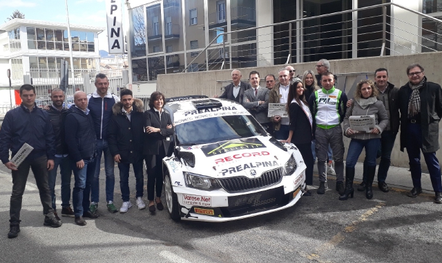 La macchina che guiderà Filippo Pensotti, accanto Daniela Bramati, Davide Ferrario e i protagonisti della conferenza stampa