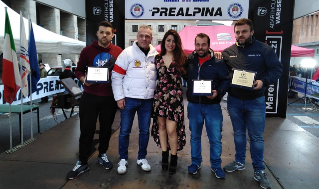 I vincitori del Rally Game, qui con la nostra Raffaella Manetta: da sinistra, Michael Gasci, secondo classificato, Vittorio Pianezza, organizzatore, la nostra Raffaella Manetta, il terzo, Simone Mantiero e il vincitore Mattia Rosmarino (foto Redazione)