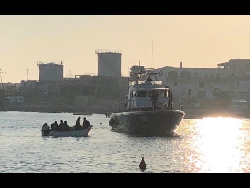 Migranti: secondo sbarco a Lampedusa