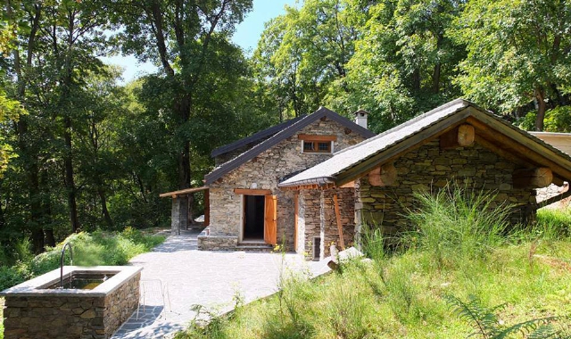 Il rifugio Bovis a Dumenza: la struttura dispone di dieci posti letto
