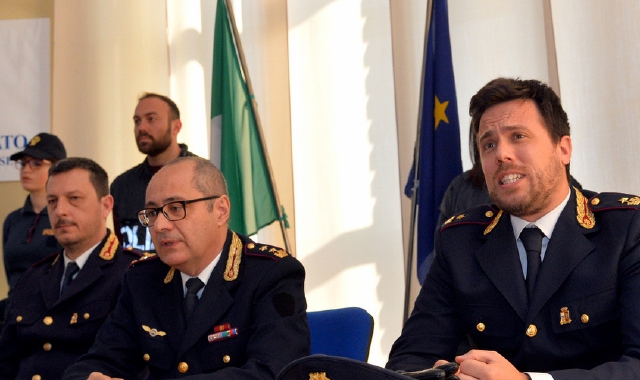 Il commissario capo Jacopo De Angelis assieme al capo di Gabinetto Fabio D’Amore e al dirigente della mobile Maurizio Greco (Redazione)
