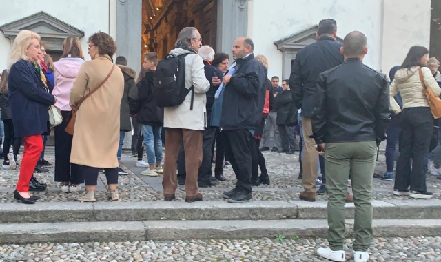 Morta a 14 anni: folla anche sul sagrato della Motta