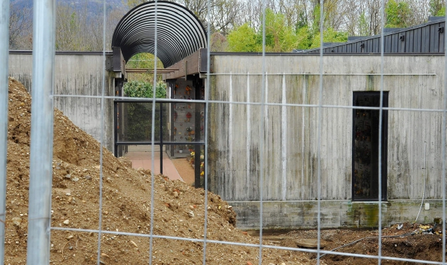 Lavori in corso al cimitero di Lavena Ponte Tresa(Foto Blitz)