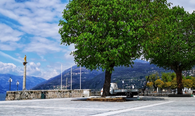 La piazza Libertà di Luino dopo i lavori effettuati dal Comune