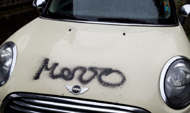 L’auto di Massimiliano Russo è stata imbrattata  con una bomboletta spray: “Morto”