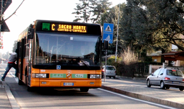 I bus di Autolinee Varesine osserveranno l’orario non scolastico o quello festivo  (Foto Archivio)