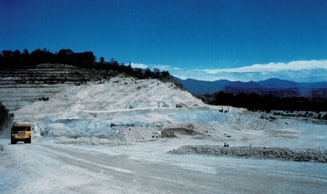 La cava Holcim a Travedona Monate