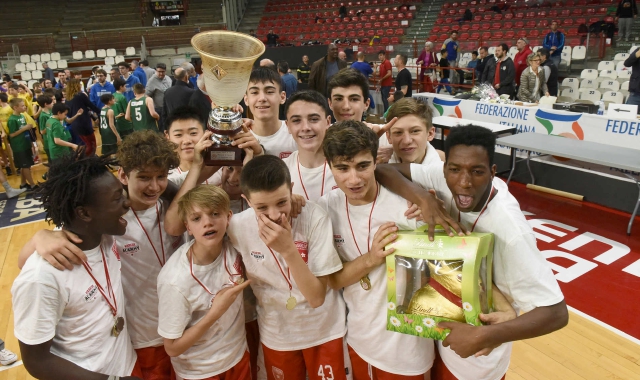 Under 14 della Pallacanestro Varese in trionfo (Blitz)