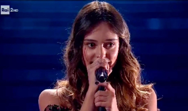 Erica Bazzeghini durante la sua esibizione a “The Voice of Italy” su Raidue