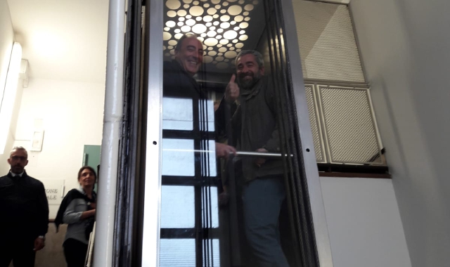 Giulio Gallera prigioniero in ascensore all’ospedale di Busto Arsizio (foto Redazione)